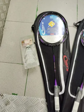 2 Raquetas Bádminton + 6 Volantes