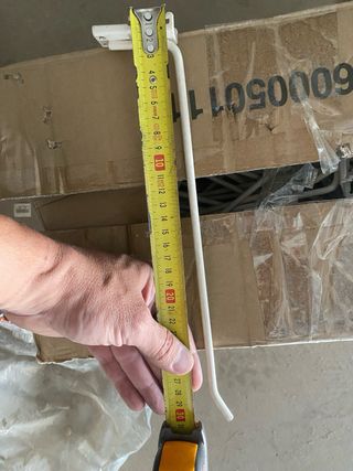 100 Ganchos para Colgar en Estantería perforada