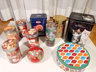 Latta natalizia e varie scatole di latta 10 Pezzi