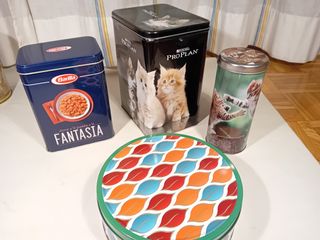 Latta natalizia e varie scatole di latta 10 Pezzi