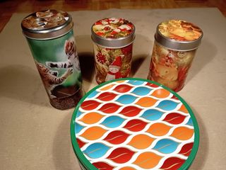 Latta natalizia e varie scatole di latta 10 Pezzi