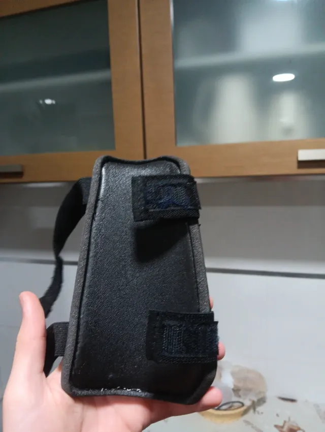 Espinilleras negras con cordón