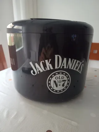 Cubitera Jack Daniel's Negra y 3 petacas