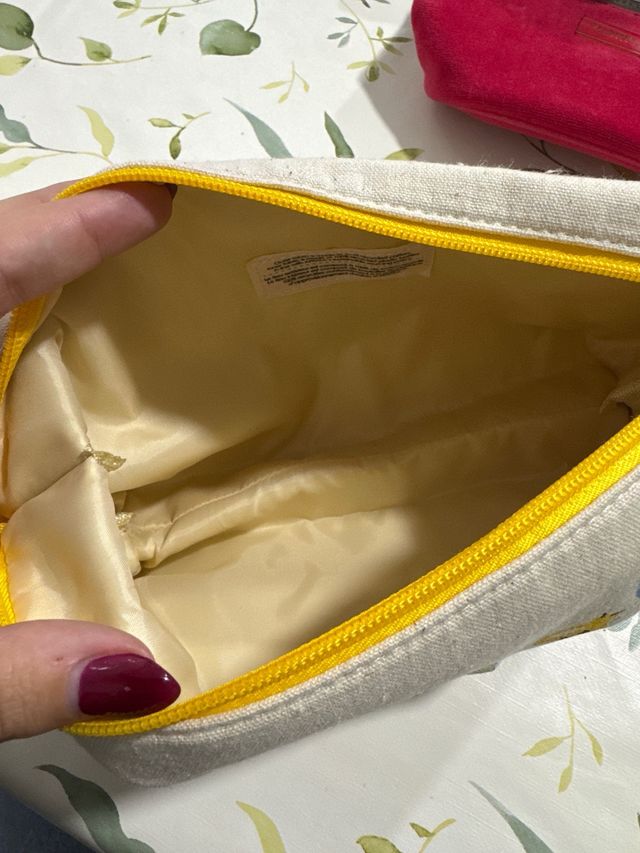 Set neceser e tote Tous, Chanel e Apivita