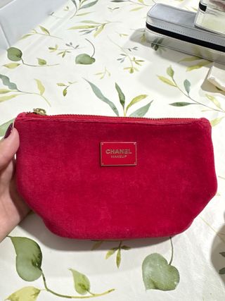 Set neceser e tote Tous, Chanel e Apivita