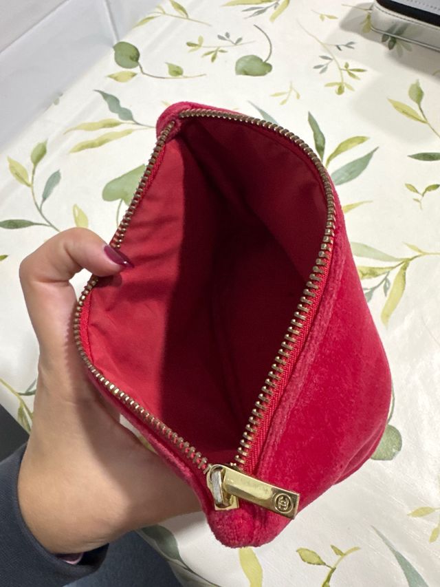 Set neceser e tote Tous, Chanel e Apivita