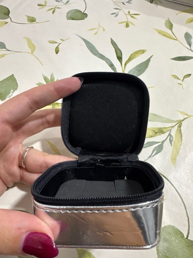 Set neceser e tote Tous, Chanel e Apivita