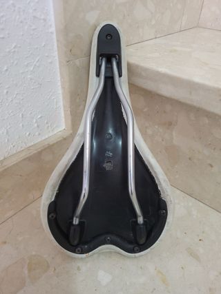 Sillín Most Leopard Pinarello Blanco