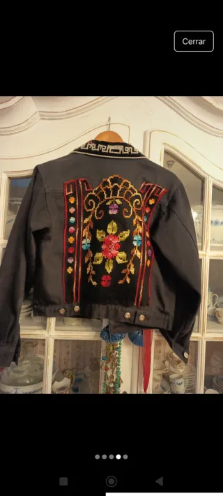 Cazadora vaquera bordada