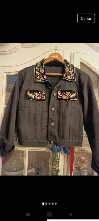 Cazadora vaquera bordada