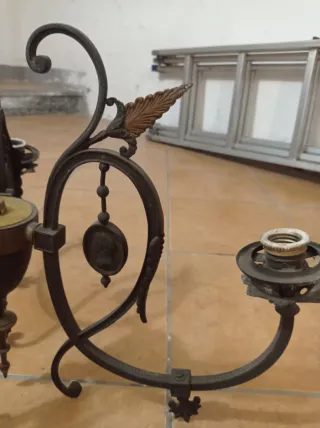 Lampadario antico in metallo