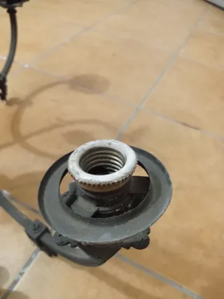 Lampadario antico in metallo