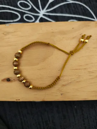 Pulsera artesanal madera y oro