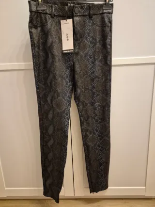 Pantalón efecto piel serpiente