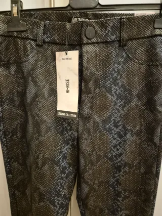 Pantalón efecto piel serpiente