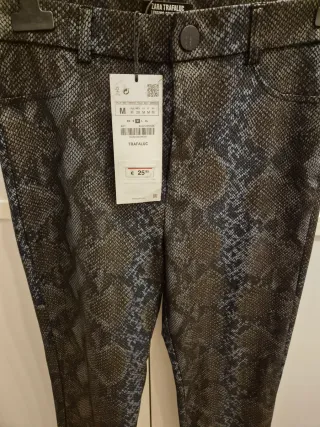 Pantalón efecto piel serpiente
