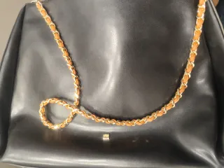 Bolso Purificación García Negro Cadena dorada