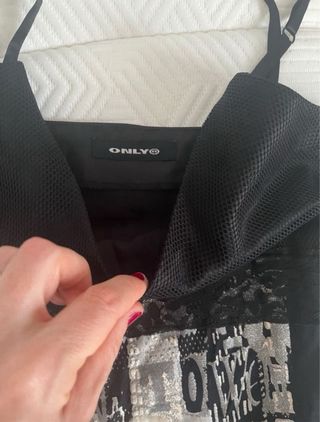 Vestido lencero negro con estampado