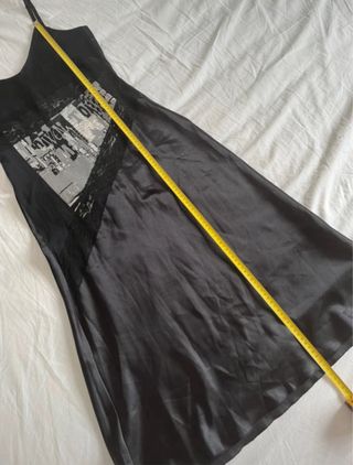 Vestido lencero negro con estampado