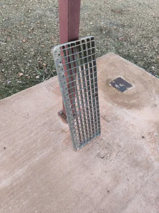 12 Peldaños Rejilla Metálica Galvanizada Tramex.