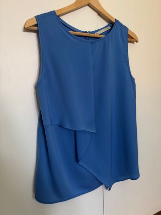 Blusa azul sin mangas