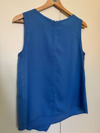 Blusa azul sin mangas