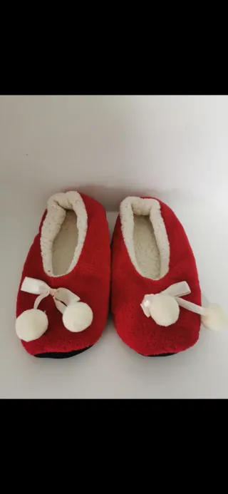 Zapatillas de chica N°37-39 de Oriflame nuevas.