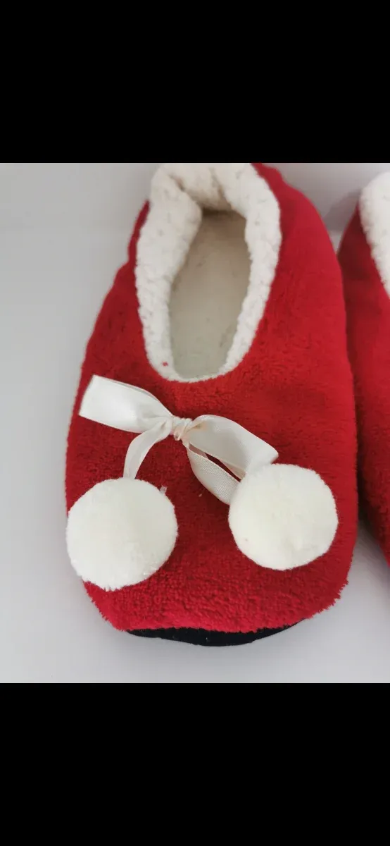 Zapatillas de chica N°37-39 de Oriflame nuevas.