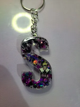 Llavero letras villana Disney