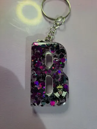 Llavero letras villana Disney