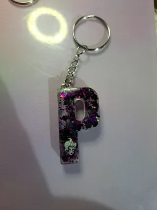 Llavero letras villana Disney