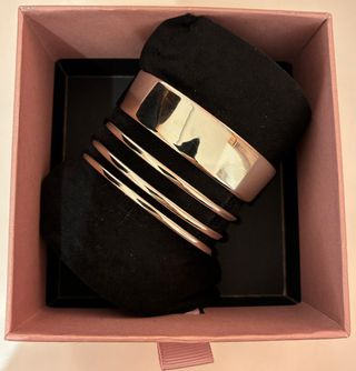 Braccialetti rigidi color oro e rosa