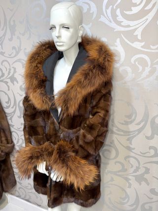 Abrigo reversible estilo piel