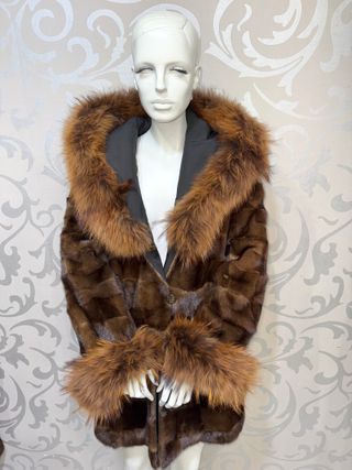 Abrigo reversible estilo piel