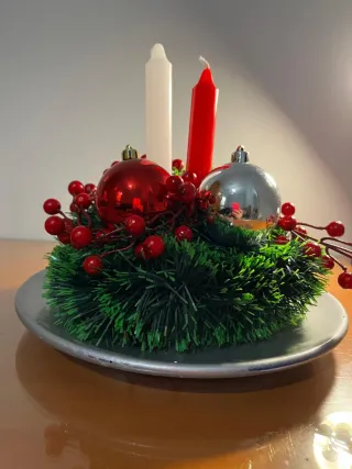 Centro de Navidad con Velas y Adornos