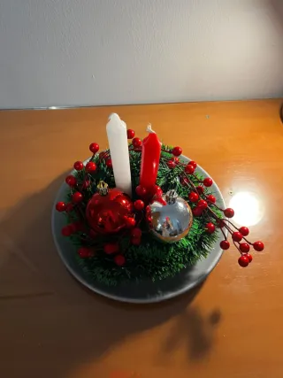 Centro de Navidad con Velas y Adornos