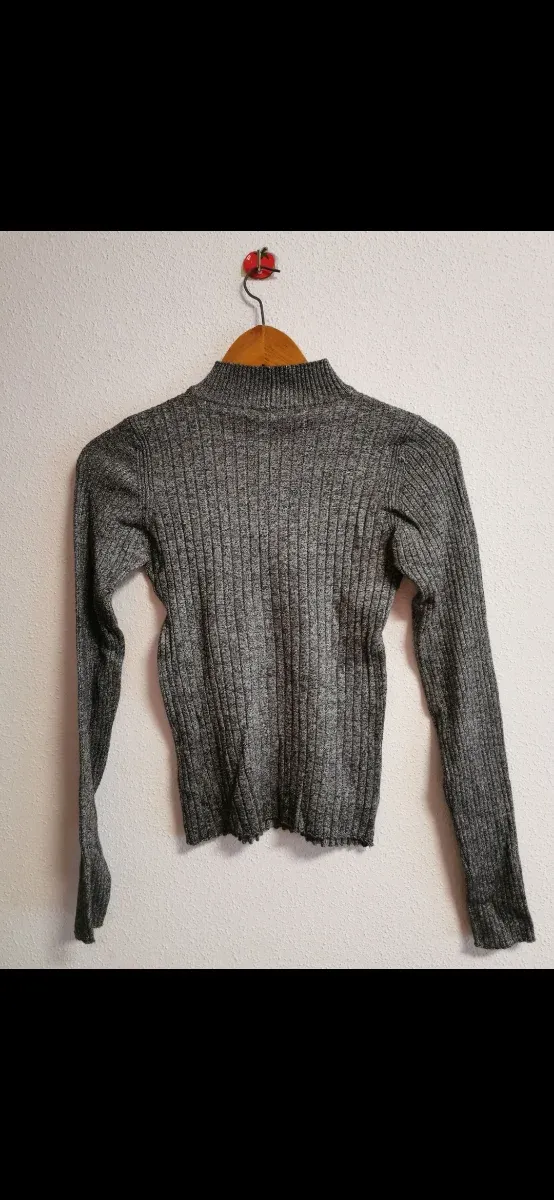 Camiseta de chica talla M de Bershka.