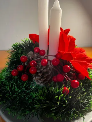 Centro Navideño con Velas y Flores