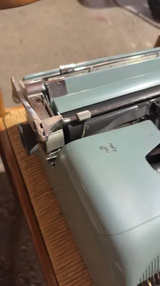 Máquina de escribir Olivetti Studio 44