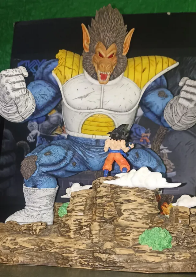 Resina Vegeta Osaru VS Goku Dragon Ball
