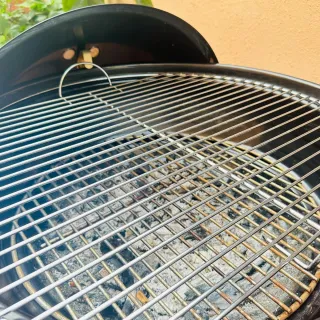In vendita subito! Barbecue Weber nera con accessori