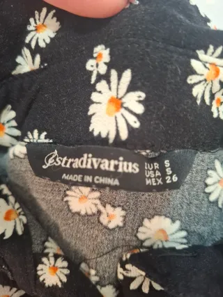 Camisa corta flores Stradivarius Talla S