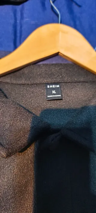 2 Camisas nuevas beige y negra