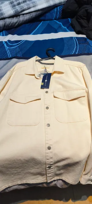 2 Camisas nuevas beige y negra
