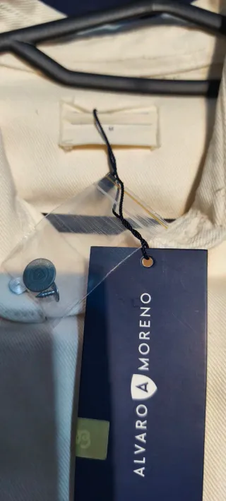 2 Camisas nuevas beige y negra