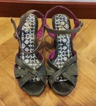 Sandalias verdes de cuña