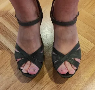 Sandalias verdes de cuña