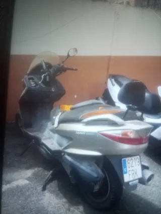 Suzuki Burgman 125 para reparar