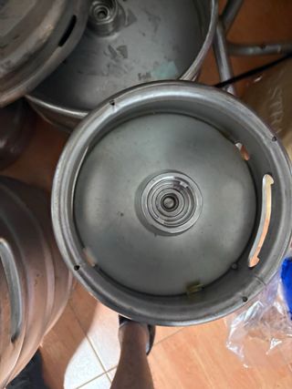 Barriles de cerveza de acero inoxidable.son 3
