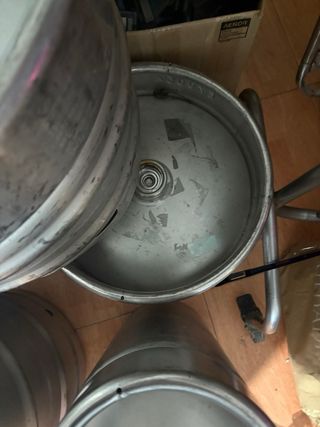 Barriles de cerveza de acero inoxidable.son 3